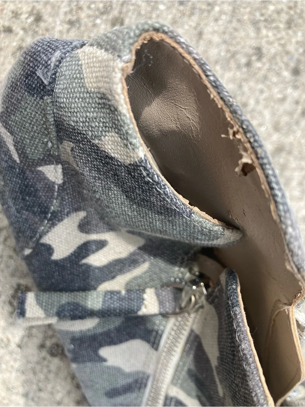 Steve Madden Women’s Green Camo Slip-On Zip-Up Sneakers Sz 11